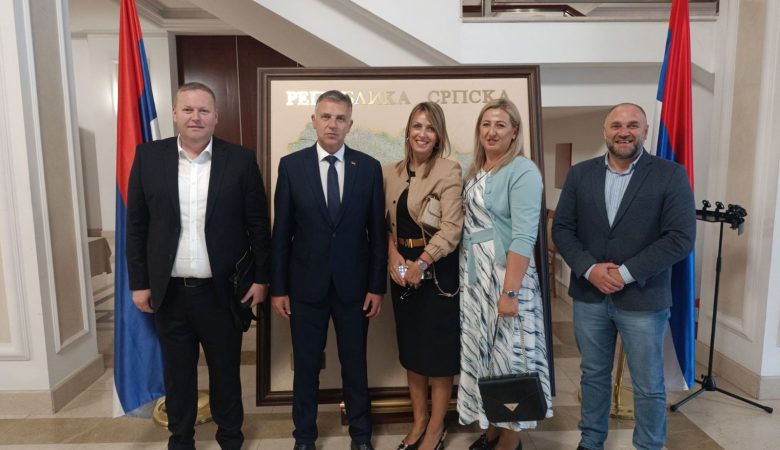 Ускоро уредба о начину кориштења мобилног телефона у школама