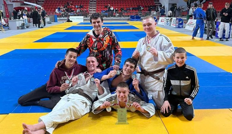 Наши ученици из Џудо клуба „Гласинац“  освојили девет медаља