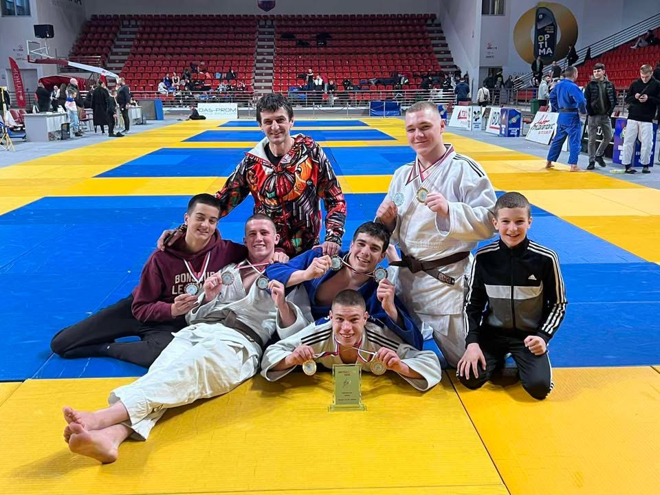 Наши ученици из Џудо клуба „Гласинац“ освојили девет медаља