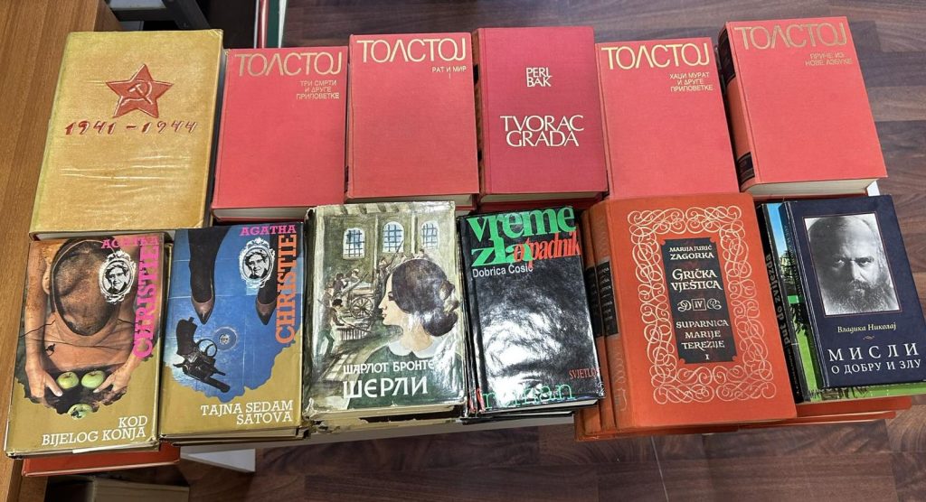 Поклон школској библиотеци