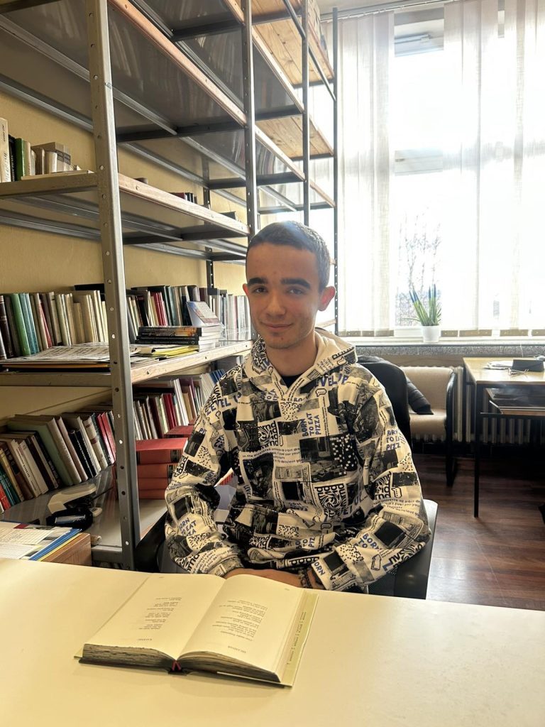 Иван Боровчанин освојио прво мјесто за пјесму ,,Пут свјетлости“