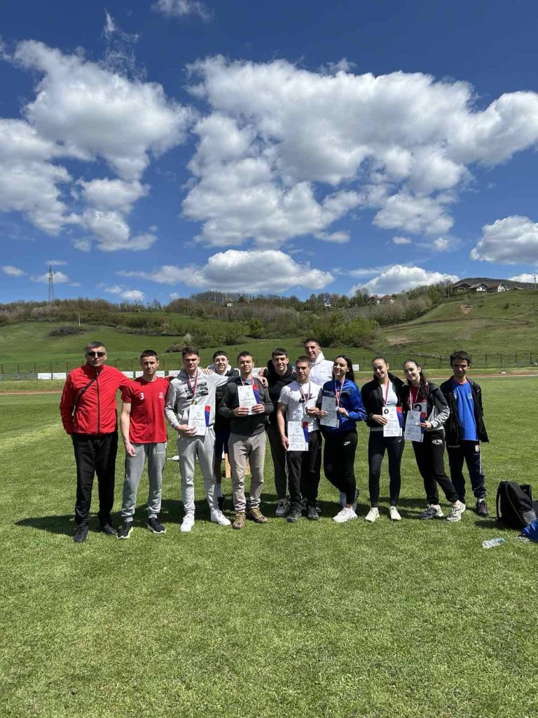 Седам медаља за наше ученике